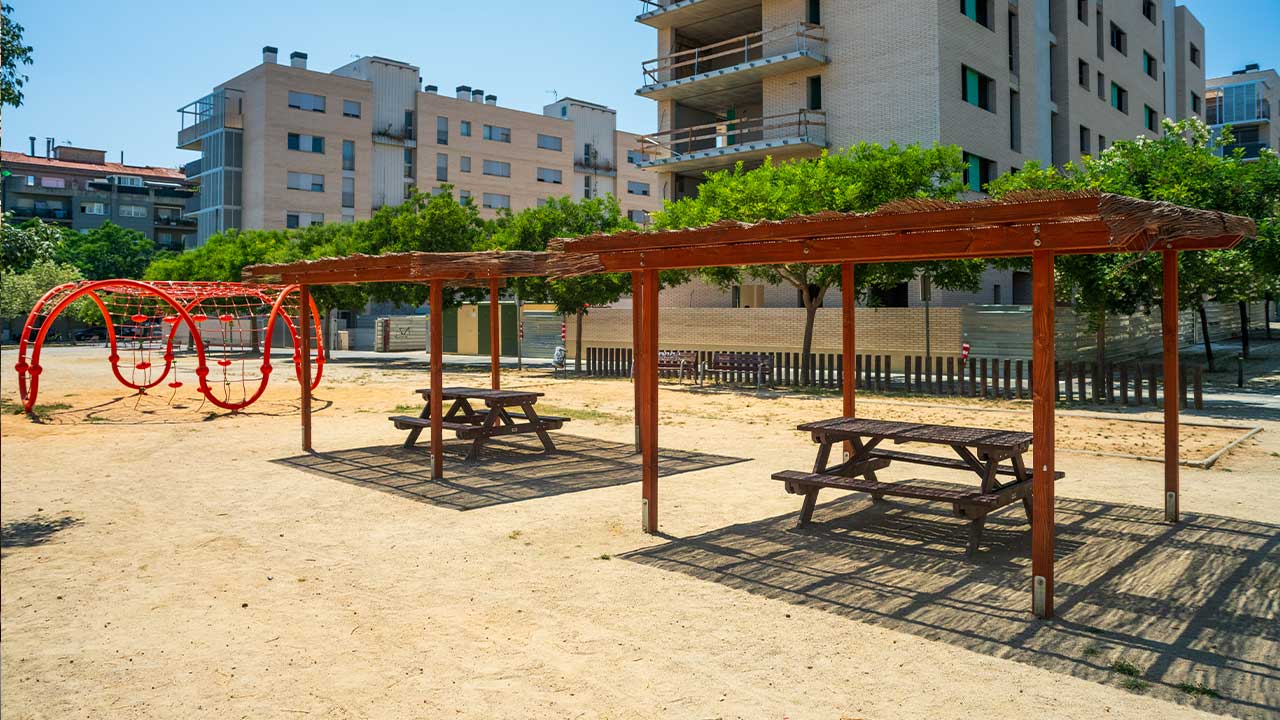Zona de descans i parc infantil KLASIK a Vilafranca del Penedès